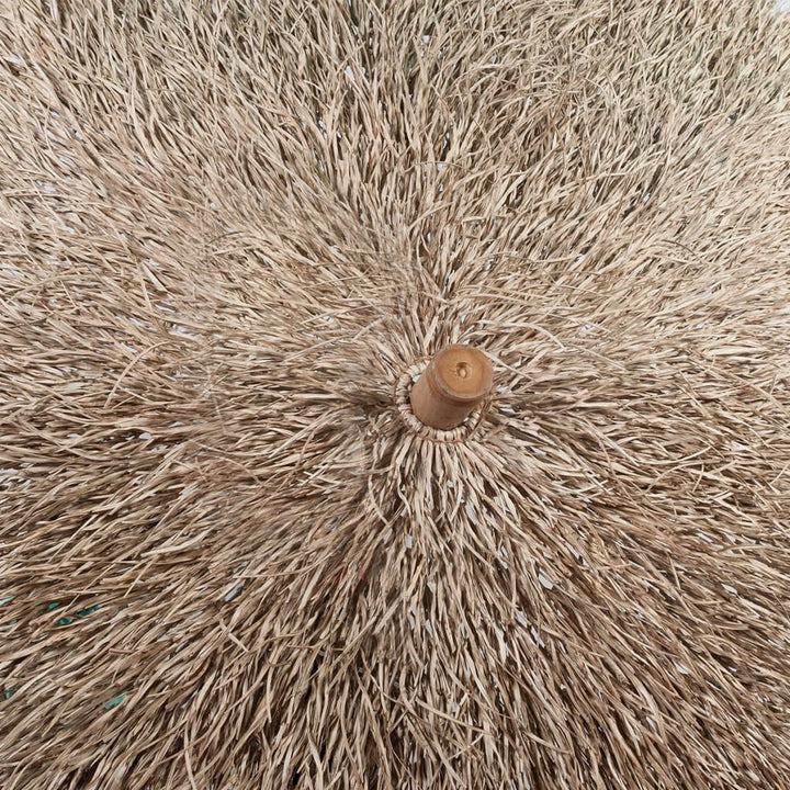 Parasol en bambou avec toit en feuille de bananier